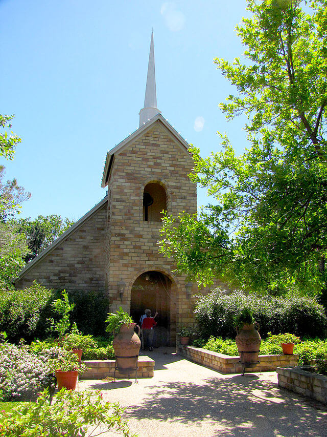 Clark Gardens Chapel / Wikimedia / Sultry
Link:  https://commons.wikimedia.org/wiki/File:Clark_Gardens_Chapel.jpg