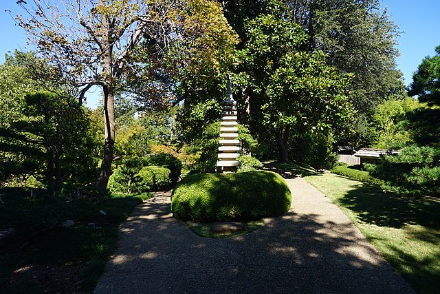 Japanese Garden, Fort Worth / Wikimedia / Michael Barera
Link:  https://commons.wikimedia.org/wiki/File:Fort_Worth_Japanese_Garden_October_2019_04.jpg