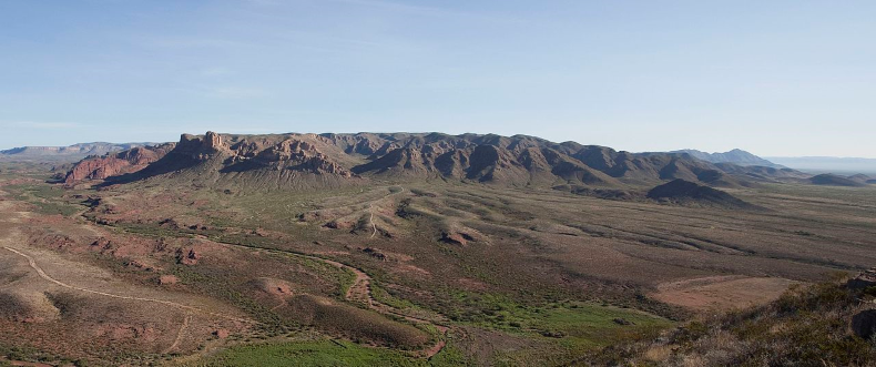 View of the Beach Mountains from the south /
Wikipedia
Link: https://en.wikipedia.org/wiki/Beach_Mountains#/media/File:Beach_Mountains_Culberson_County_Texas.jpg