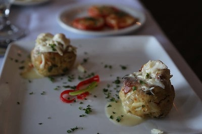 Fantastic Crabcakes at Gaido's Seafood Restaurant / Flickr / Komissarov_a
Link: https://www.flickr.com/photos/72649331@N00/14789843220/