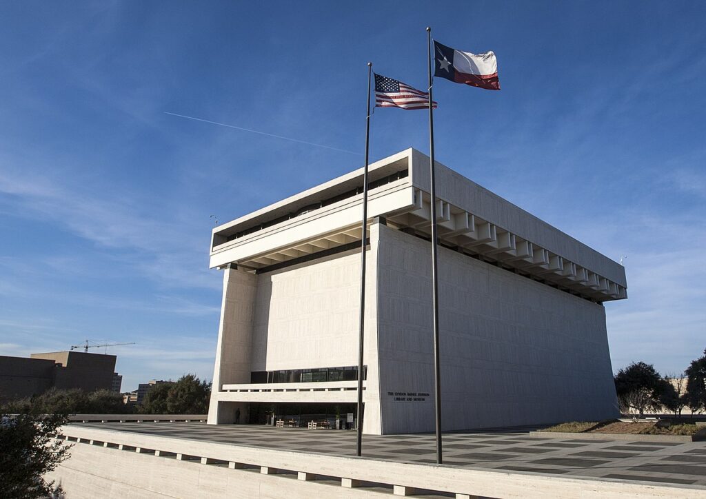 Front picture of the LBJ Presidential Library / Wikipedia / Jay Godwin

Link: https://en.wikipedia.org/wiki/Lyndon_Baines_Johnson_Library_and_Museum#/media/File:LBJ_Library_2017.jpg