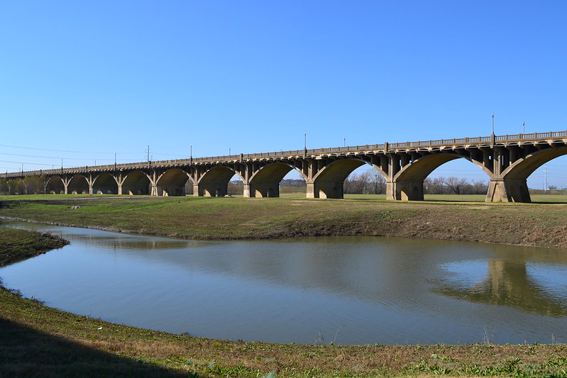 Houston St Viaduct over Trinity River/ Flickr/ Patrick Feller
Link: https://www.flickr.com/photos/nakrnsm/11584445564