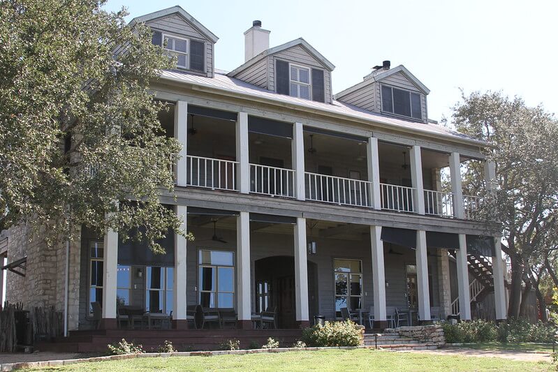 Exterior view of the Inn Above Onion Creek / Flickr / The Austinot
Link:  https://flickr.com/photos/theaustinot/10826594325/in/photolist-huHFrd-huHvDX-huK9SF-huGVrD-huFqQy-huGeVK-huHWpM-huGjwj-huHQZt-huGFrV-huGKvY-huJgwV-huGSD3-huJS2X-huJCF8-huDePi-huK7cR-huGCZb-huGTh6-huGYH6-huHN25-huJVpP-huHwFN-huH8ip-huJ1s7-huGXXk-huJ3N8-huJAFg-huGNNh-huGKWg-huGmo4-huHAF9-huGNMN-huJQ1H-huFn4q-huFCDd
