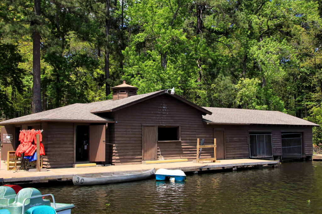 Lake Raven Boat House in Huntsville State Park
Wikimedia
Link: https://commons.wikimedia.org/wiki/Category:Huntsville_State_Park#/media/File:Lake_ravern_boat_house_huntsville_tx_2014.jpg