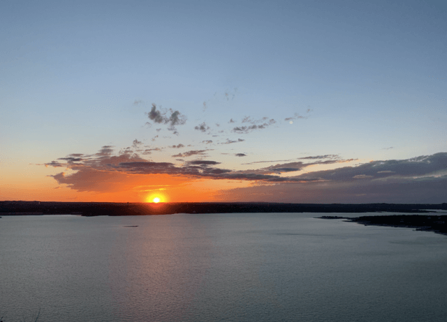 The sunset at Lake Travis / Wikimedia Commons / Brooke.ramos
Link: https://commons.wikimedia.org/wiki/File:Austin_Attraction.png