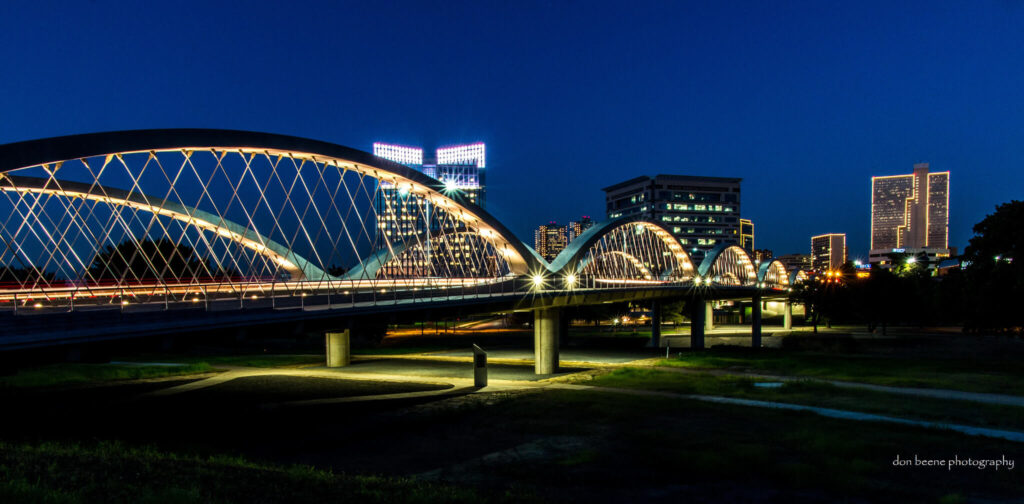 Night View of West 7th Street Bridge/ Wikimedia Commons/ Rodrigo.Argenton
Link: https://commons.wikimedia.org/wiki/File:Seventh_Street_Bridge_%28138820005%29.jpeg