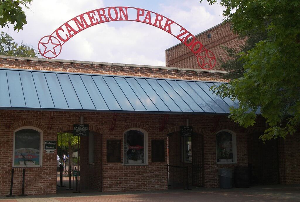 Entrance of the Cameron Park Zoo / Wikimedia Commons / Larry D. Moore
Link: https://commons.wikimedia.org/wiki/File:Cameron_park_zoo_entrance.jpg