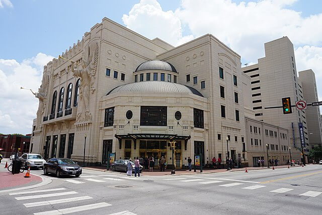 Exterior view of the Bass Performance Hall / Wikimedia Commons / Michael Barera

Link: https://commons.wikimedia.org/w/index.php?search=Fort+Worth%27s+Bass+Performance&title=Special:MediaSearch&go=Go&type=image