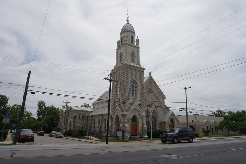 Front view of First United Methodist Church Weatherford, Texas / Wikimedia Commons / Michael Barera
Link: https://commons.wikimedia.org/wiki/File:Weatherford_May_2017_10_(First_Methodist_Church).jpg