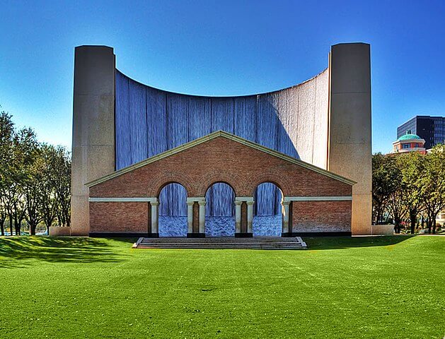 Gerald D. Hines Waterpark / Wikipedia / Keithperkins

Link: https://en.wikipedia.org/wiki/Gerald_D._Hines_Waterwall_Park#/media/File:Galleriawaterfall.jpg