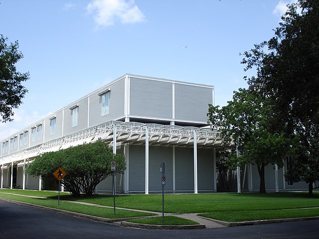 Outside view of Menil Collection / Wikimedia Commons / Argos’Dad 
Link: https://commons.wikimedia.org/wiki/File:MenilCollection.jpg#/media/File:MenilCollection.jpg
