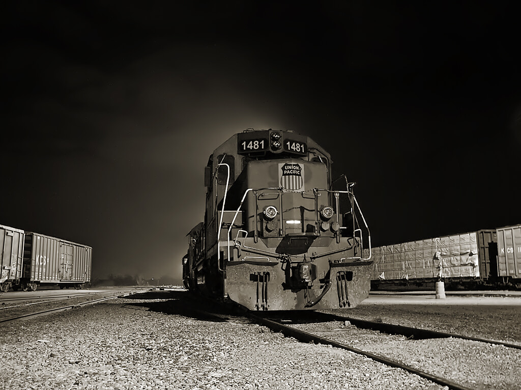Phantom of the rails Bellmead Yard, Waco, Texas. / Flickr / Jeff Reid

Link: https://www.flickr.com/photos/relic57/3164117899