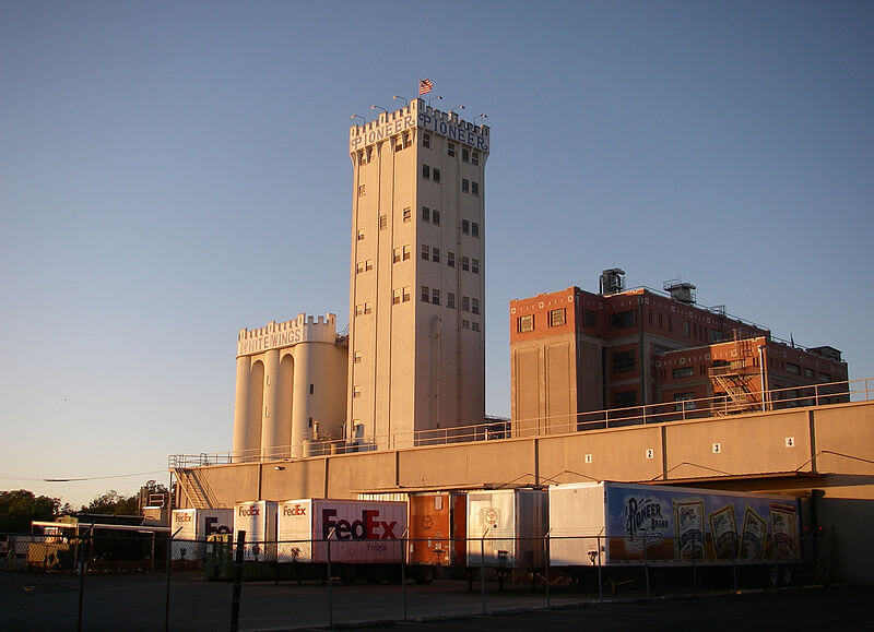 The Pro Plus Flour Mill / Wikimedia Commons / Leaflet

Link: https://commons.m.wikimedia.org/wiki/San_Antonio,_Texas