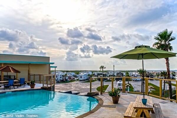 The pool at Sandpiper RV resort / Flickr / Vadim Troshkin

Link: https://flickr.com/photos/galvestonisland/7375014406/in/photolist-ceGSQN-22oFz5k-qtdCjQ/