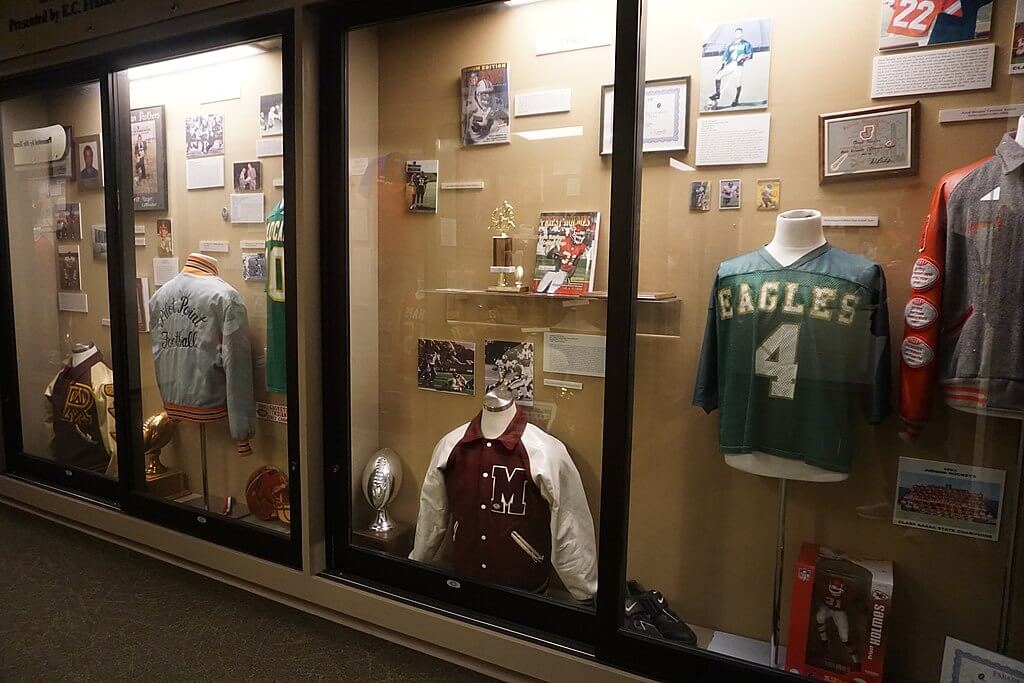 Exhibits at the Texas Sports Hall of Fame, Wikimedia Commons / Michael Barera
Link: https://commons.wikimedia.org/wiki/File:Texas_Sports_Hall_of_Fame_December_2016_13_(Texas_High_School_Football_Hall_of_Fame).jpg