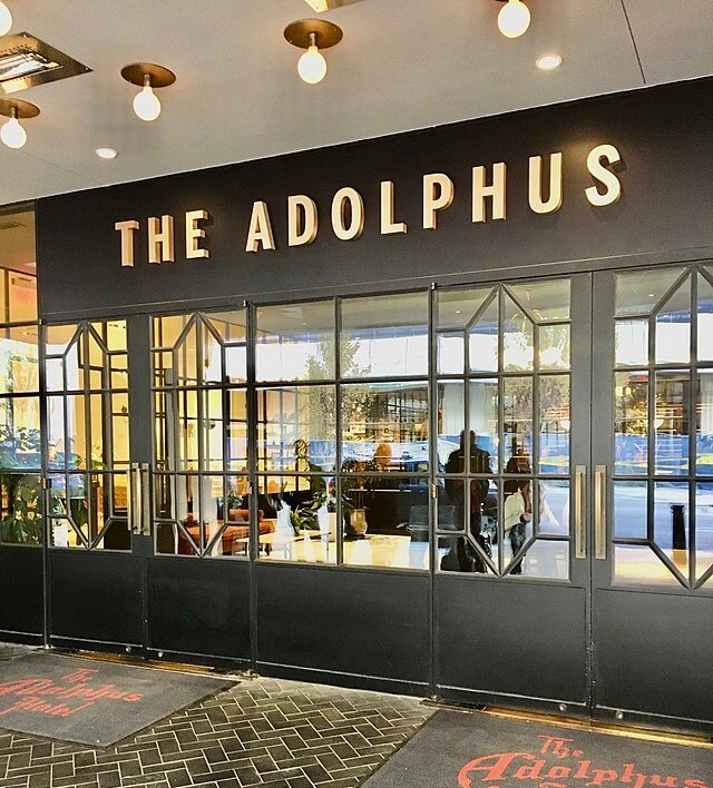 Entrance of The Adolphus Hotel / Wikipedia / The44thEditor
Link: 
https://commons.wikimedia.org/w/index.php?search=The+Adolphus&title=Special:MediaSearch&go=Go&type=image