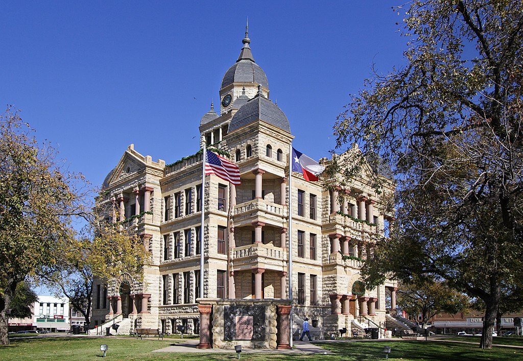 Exterior view of the Courthouse-on-the-Square Museum / Wikimedia Commons / Aaron Jacobs
Link: https://commons.wikimedia.org/wiki/File:Old_Courthouse_Denton_TX.jpg