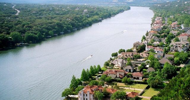 Lake Austin as seen from Mount Bonell / Wikipedia / NARA
Link: https://en.wikipedia.org/wiki/File:Lake_austin_2005.jpg