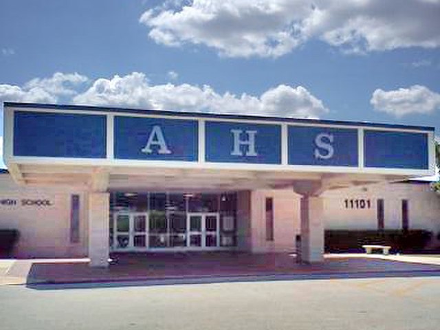 Aldine High School Facade 2013 / Wikimedia Commons

Link: https://commons.wikimedia.org/w/index.php?search=Aldine+Senior+High+School&title=Special:MediaSearch&go=Go&type=image