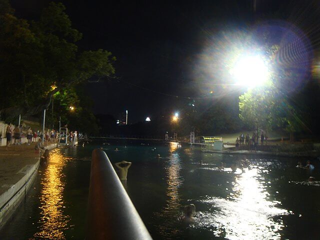  A View of Barton Springs Pool at Night / Wikimedia Commons / Todd Dwyer

Link: https://commons.wikimedia.org/wiki/File:Barton_Springs_Pool_at_Night_-_panoramio.jpg