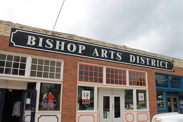 Exterior View of a Shopping Boutique at Bishop Arts District / Wikimedia Commons / Renelibrary. 

Link: https://commons.wikimedia.org/wiki/File:Bishop_Arts_District1.JPG