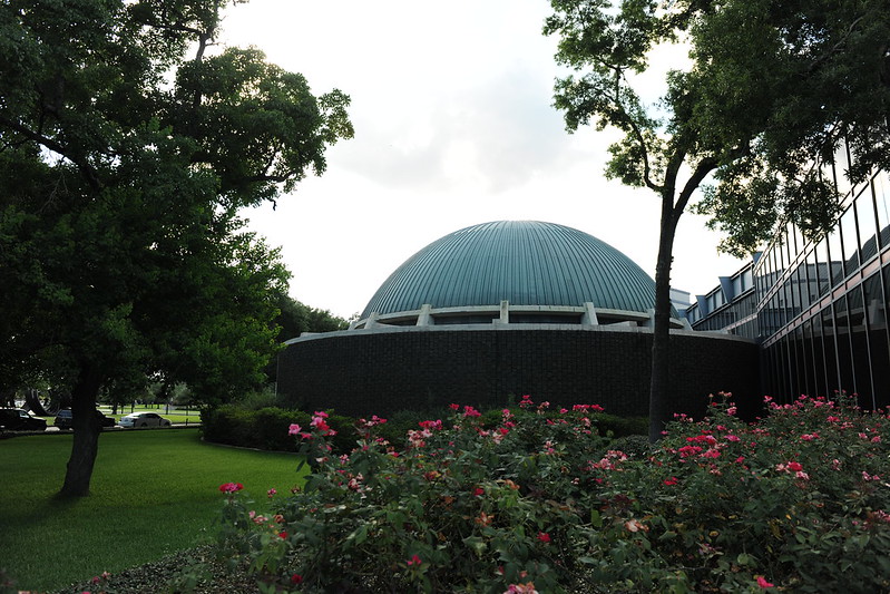 Burke Baker Planetarium at The Houston Museum Of Natural Science / Flickr / Ed Uthman 
Link: 
https://www.flickr.com/photos/euthman/4742564744/in/photolist-8e5TgE