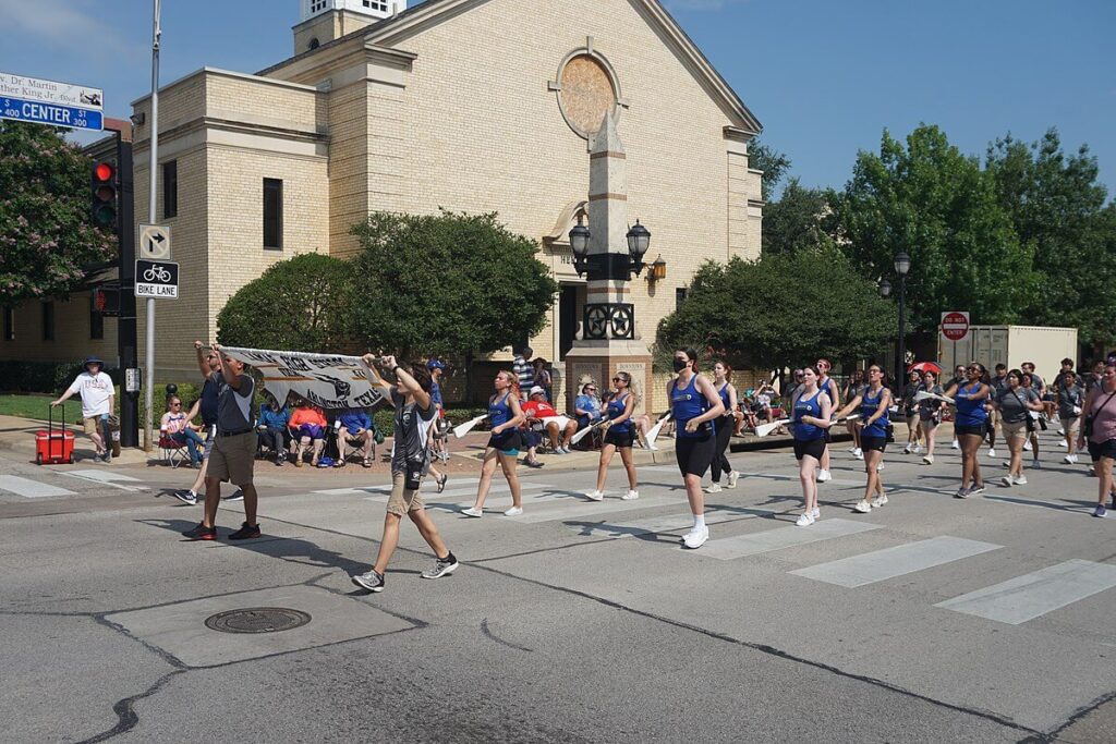 The Lamar High School Band in the 2021 Arlington Independence Day Parade in Arlington, Texas (United States) / Wikimedia Commons

https://commons.wikimedia.org/w/index.php?search=Lamar+High+School&title=Special:MediaSearch&go=Go&type=image