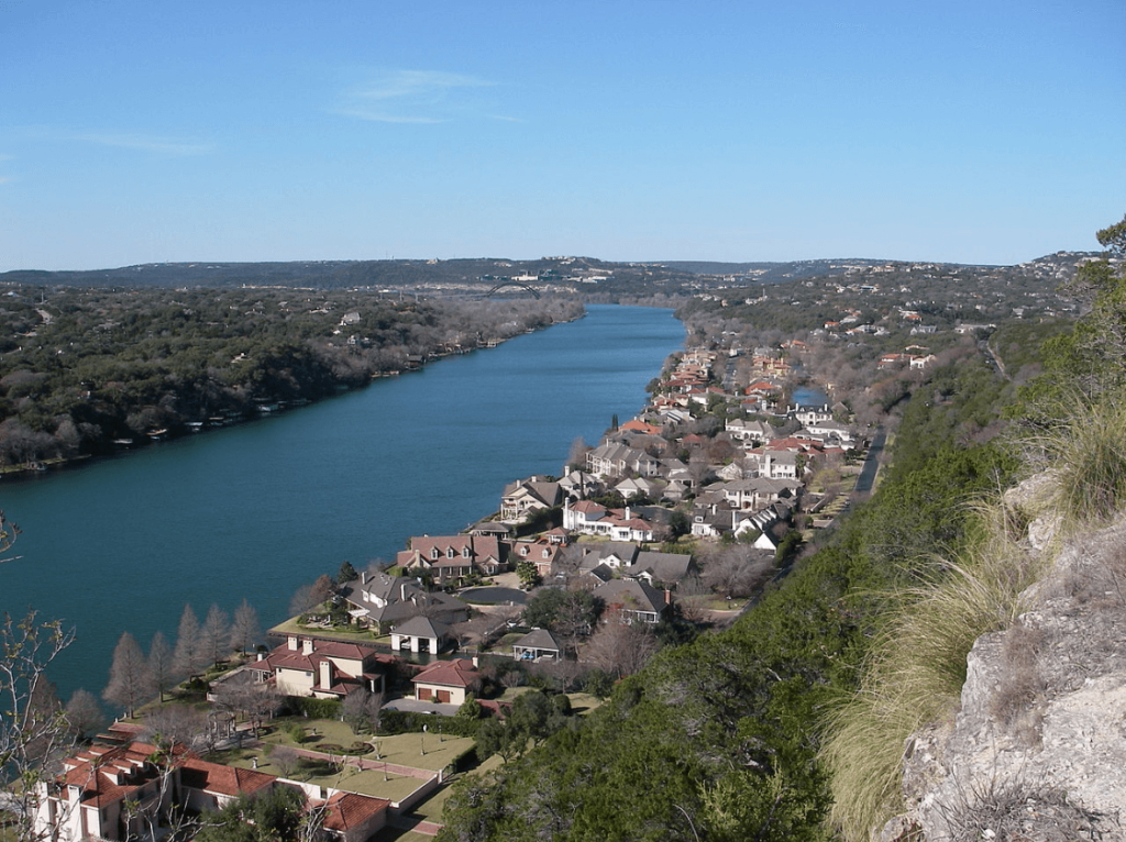 View atop the Mount Bonnell / Wikipedia / Leaftlet

Link: https://en.wikipedia.org/wiki/Mount_Bonnell#/media/File:Mount_Bonnell_2008.jpg