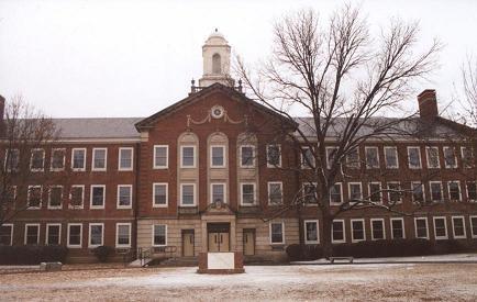 Arlington Heights High School / Wikimedia Commons / Heightsalum
Link: https://commons.wikimedia.org/wiki/File:Arlington_Heights_High_School,_Fort_Worth_TX.jpg