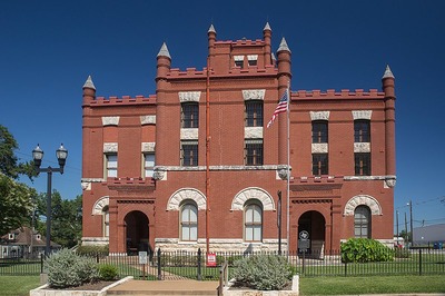 Austin County Jail Castle / Wikimedia Commons / Renelibrary
Link: https://commons.wikimedia.org/wiki/File:Austin_County_Old_Jail_and_Museum_Bellville_Wiki_%281_of_1%29.jpg