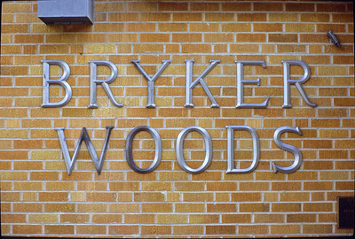 Sign outside the front door of Brykerwoods Elementary School / Flickr /  Chris Vreeland
Link: https://www.flickr.com/photos/cvreeland/34949532685/in/photolist-sAAHR7-VfnurK